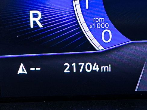 Used 2024 Volkswagen Tiguan SE R-Line image 32