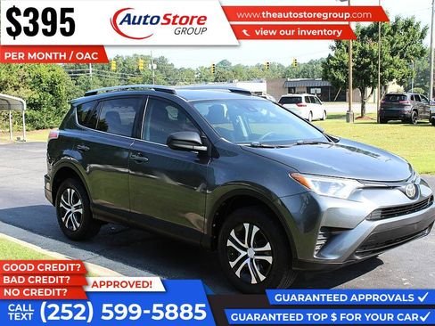 Used 2018 Toyota RAV4 LE FWD image 4