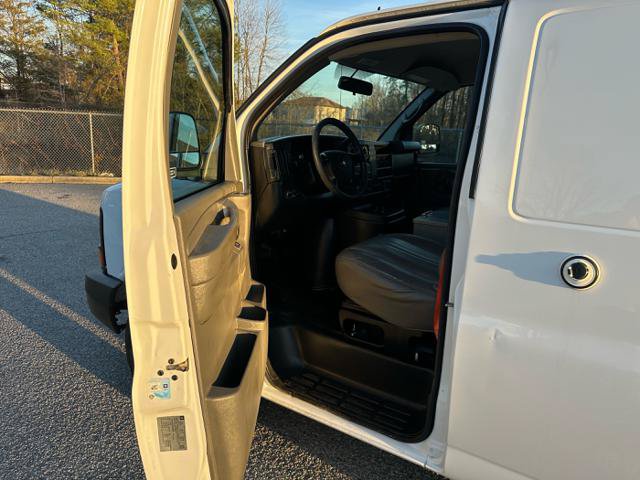 Used 2015 Chevrolet Express 2500 RWD image 26