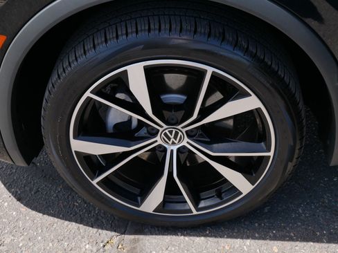 Used 2024 Volkswagen Tiguan SEL R-Line w/ MDO Package, Two-Row AWD/4WD image 15