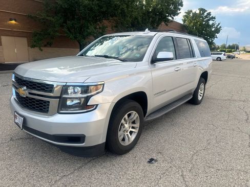 Used 2015 Chevrolet Suburban LT RWD image 8