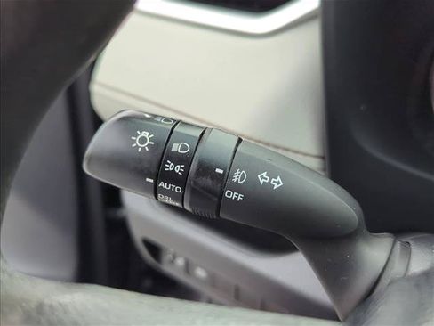 Used 2021 Toyota RAV4 XLE w/ Convenience Package FWD image 18