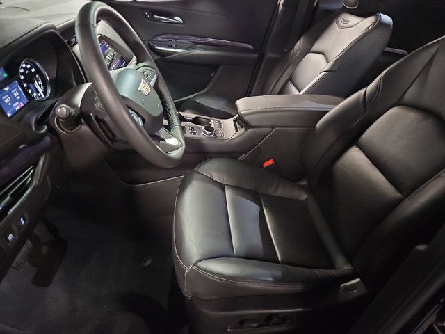 Used 2023 Cadillac XT4 Luxury w/ Cold Weather Package AWD/4WD image 16