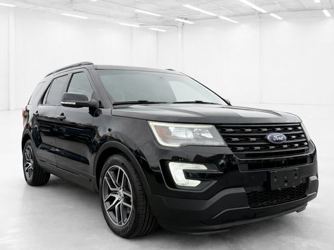 Used 2017 Ford Explorer Sport w/ Equipment Group 401A AWD/4WD image 4