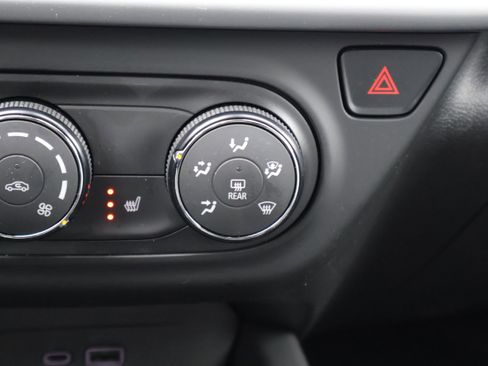 Used 2025 Chevrolet Trax RS w/ Sunroof Package image 29