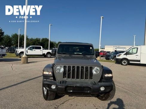 Used 2020 Jeep Gladiator Sport w/ Quick Order Package 24S AWD/4WD image 3