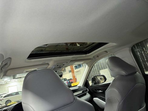 Used 2023 Toyota Highlander XLE image 25