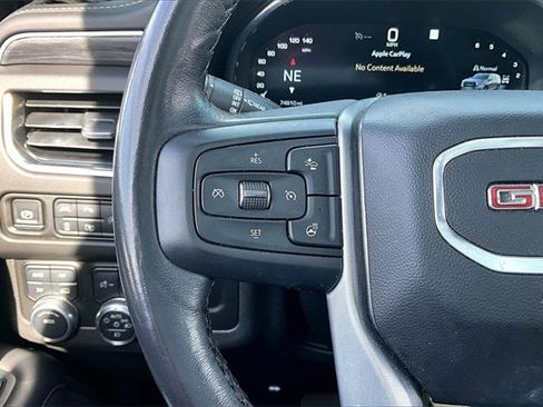 Used 2022 GMC Yukon XL SLT w/ SLT Premium Package image 11