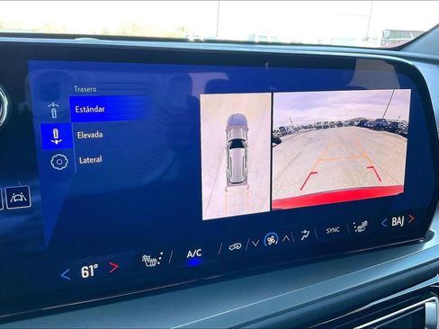 Used 2024 Chevrolet Traverse LT image 13