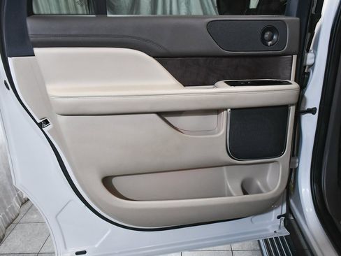 Used 2022 Lincoln Navigator L Reserve image 14