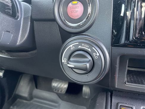 Used 2024 Nissan Titan SV w/ SV Bronze Edition Package image 26