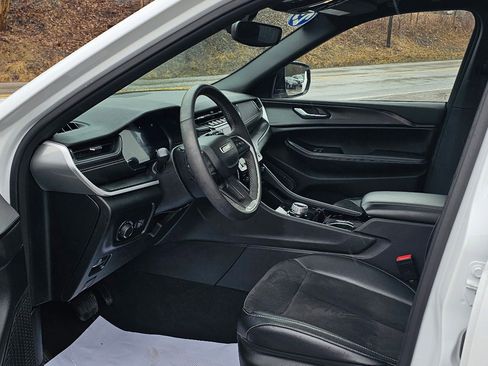 Used 2023 Jeep Grand Cherokee L Laredo image 26