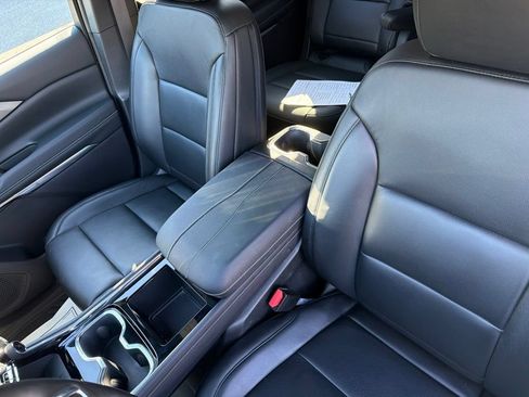 Used 2025 Chevrolet Traverse LT AWD/4WD image 21