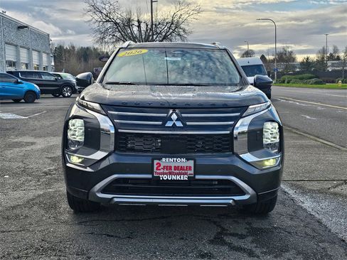 New 2026 Mitsubishi Outlander SEL image 2