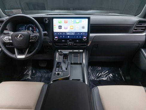 Used 2024 Lexus GX 550 image 3