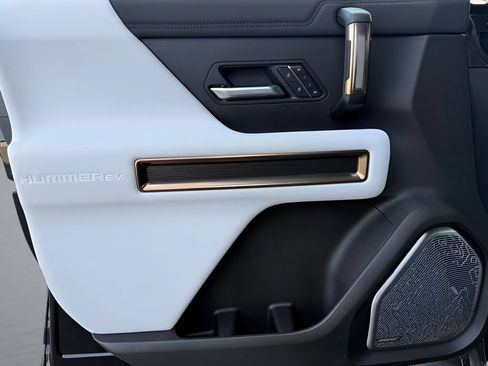 Used 2025 GMC Hummer EV 2X AWD/4WD image 9