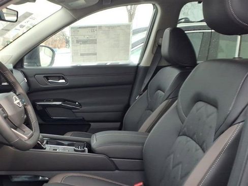 New 2026 Nissan Pathfinder Platinum image 26