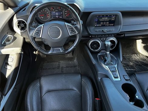Used 2020 Chevrolet Camaro LT w/ RS Package image 10