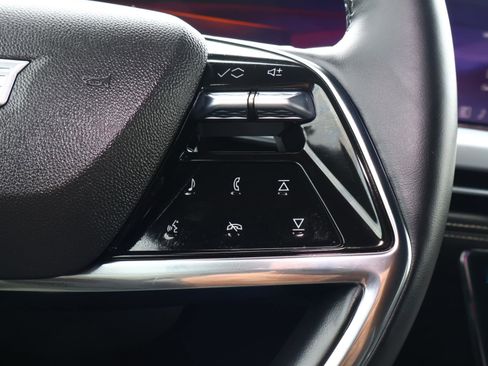 Certified 2025 Cadillac Escalade ESV Luxury image 31