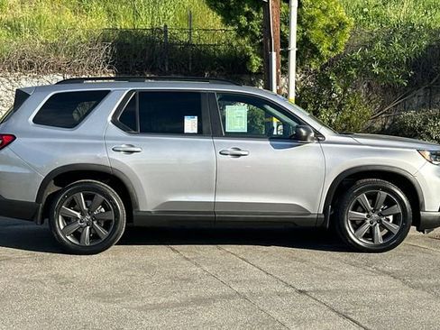 Certified 2023 Honda Pilot Sport image 3