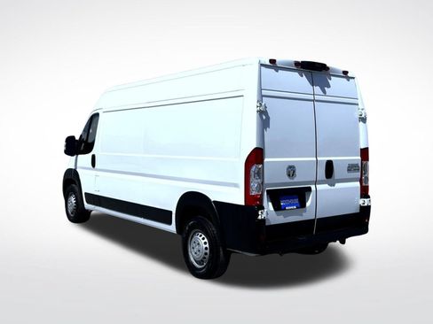 Used 2024 RAM ProMaster 2500 w/ Storage Group FWD image 8