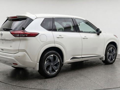 Used 2024 Nissan Rogue SV FWD image 9