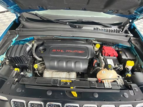 Used 2020 Jeep Renegade Latitude FWD image 23