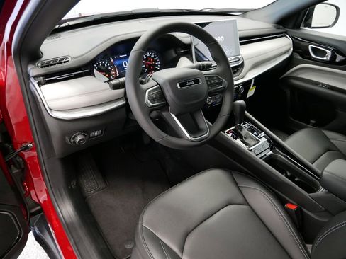 New 2025 Jeep Compass Limited image 2