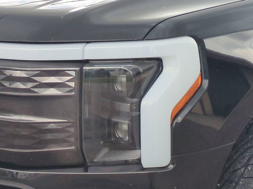 Used 2023 Ford F150 Lightning Platinum AWD/4WD image 10