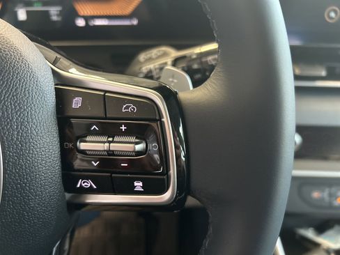 New 2026 Kia Carnival EX FWD image 21