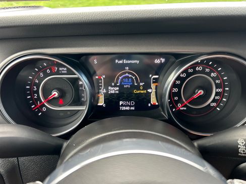Used 2021 Jeep Wrangler Unlimited Rubicon w/ Cold Weather Group AWD/4WD image 27