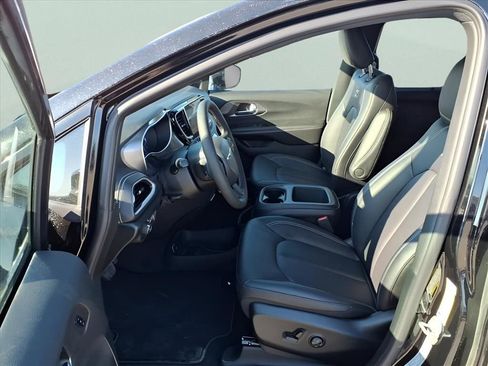 New 2026 Chrysler Pacifica Select w/ S Appearance Package image 19