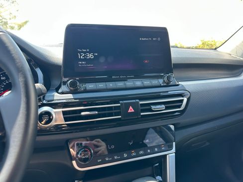Used 2023 Kia Seltos S w/ Navigation Package FWD image 13