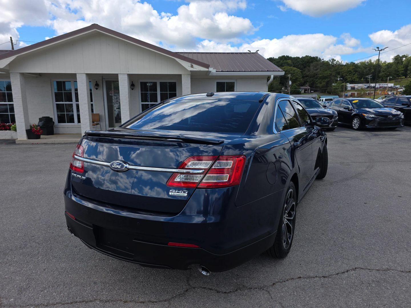 Used 2016 Ford Taurus SHO AWD/4WD image 4