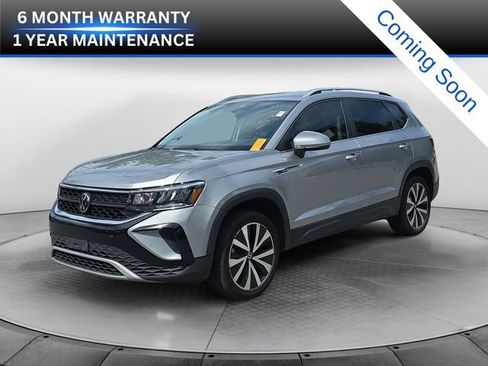 Used 2024 Volkswagen Taos SE FWD image 1