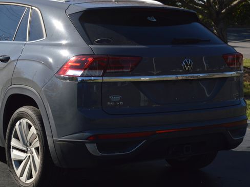 Used 2022 Volkswagen Atlas Cross Sport SE image 3