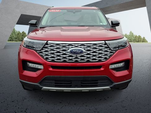 Used 2020 Ford Explorer Platinum w/ Premium Technology Package image 2