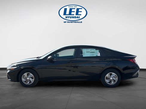 New 2026 Hyundai Elantra SE image 3