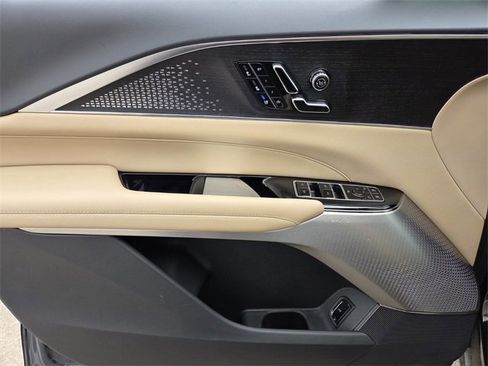 New 2025 Cadillac Lyriq Luxury image 18