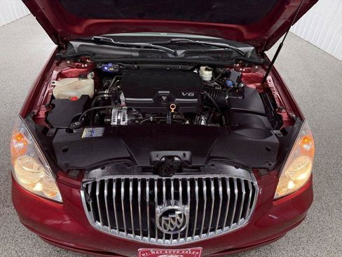 Used 2010 Buick Lucerne CXL FWD image 38