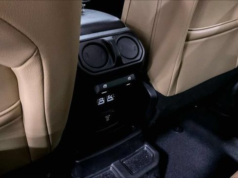 Used 2018 Jeep Wrangler Unlimited Sahara AWD/4WD image 34
