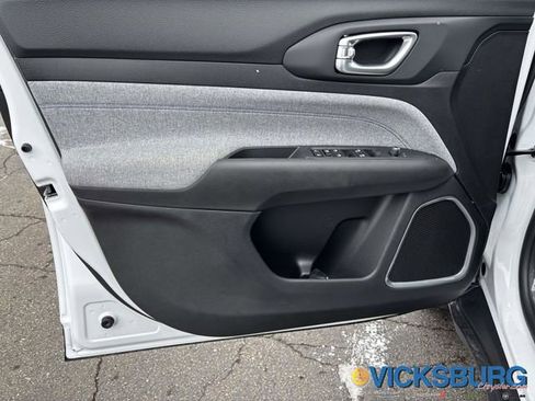 New 2026 Jeep Compass Latitude image 13