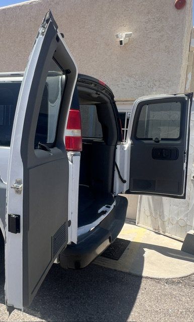 Used 2006 GMC Savana 2500 Passenger RWD image 23