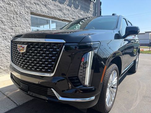 Used 2026 Cadillac Escalade Luxury w/ Touring Package AWD/4WD image 5