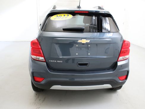 Used 2022 Chevrolet Trax LT w/ LT Convenience Package image 8