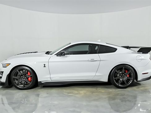 Used 2020 Ford Mustang Shelby GT500 w/ Carbon Fiber Track Pack RWD image 6