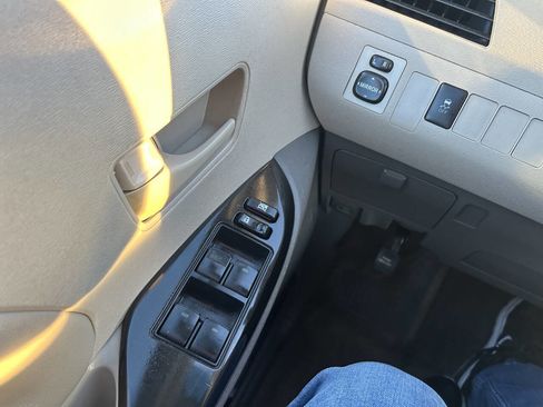 Used 2013 Toyota Sienna L image 24