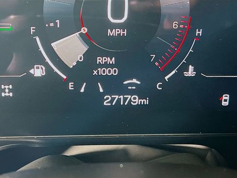 Used 2025 GMC Yukon XL Denali image 11