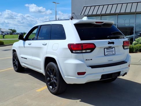 Used 2021 Jeep Grand Cherokee Laredo X AWD/4WD image 4
