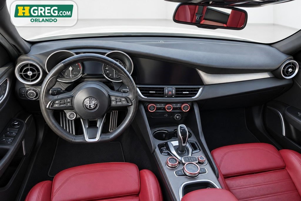 Used 2022 Alfa Romeo Giulia Veloce RWD image 12